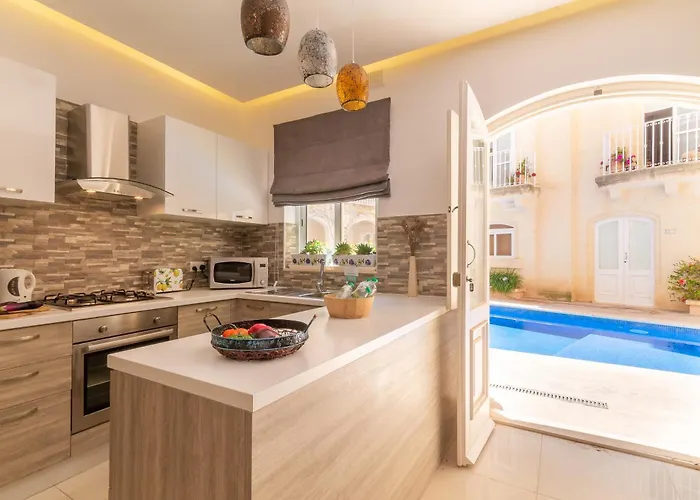 Maisonnette & Pool Ta'cenc Gozo - Happy *