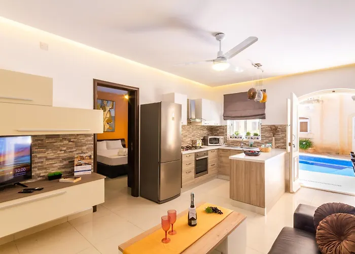 Maisonnette & Pool Ta'cenc Gozo - Happy