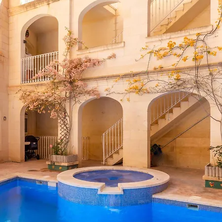 Maisonnette & Pool Ta'cenc Gozo - Happy