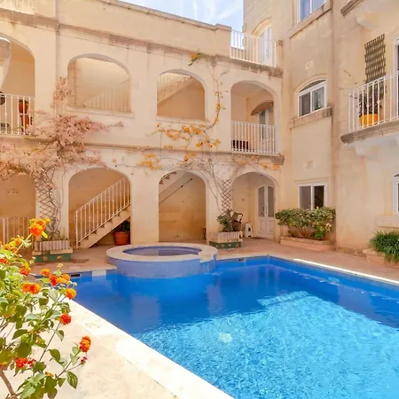 Maisonnette & Pool Ta'cenc Gozo - Happy *